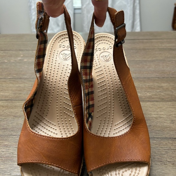Crocs Women's A-Leigh Cork Heel Peep Toe Leather Slingback Tan Sandals Size‎ 10 - Picture 6 of 14